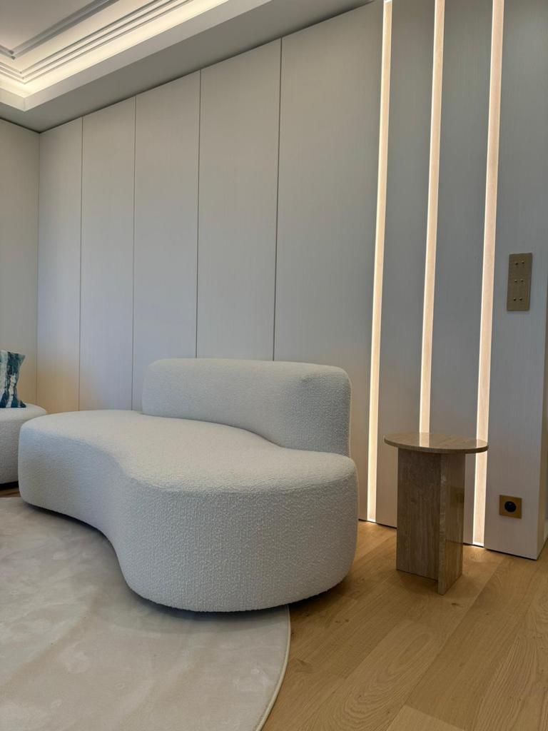 divano-in-bouclé-artigianale-moderno