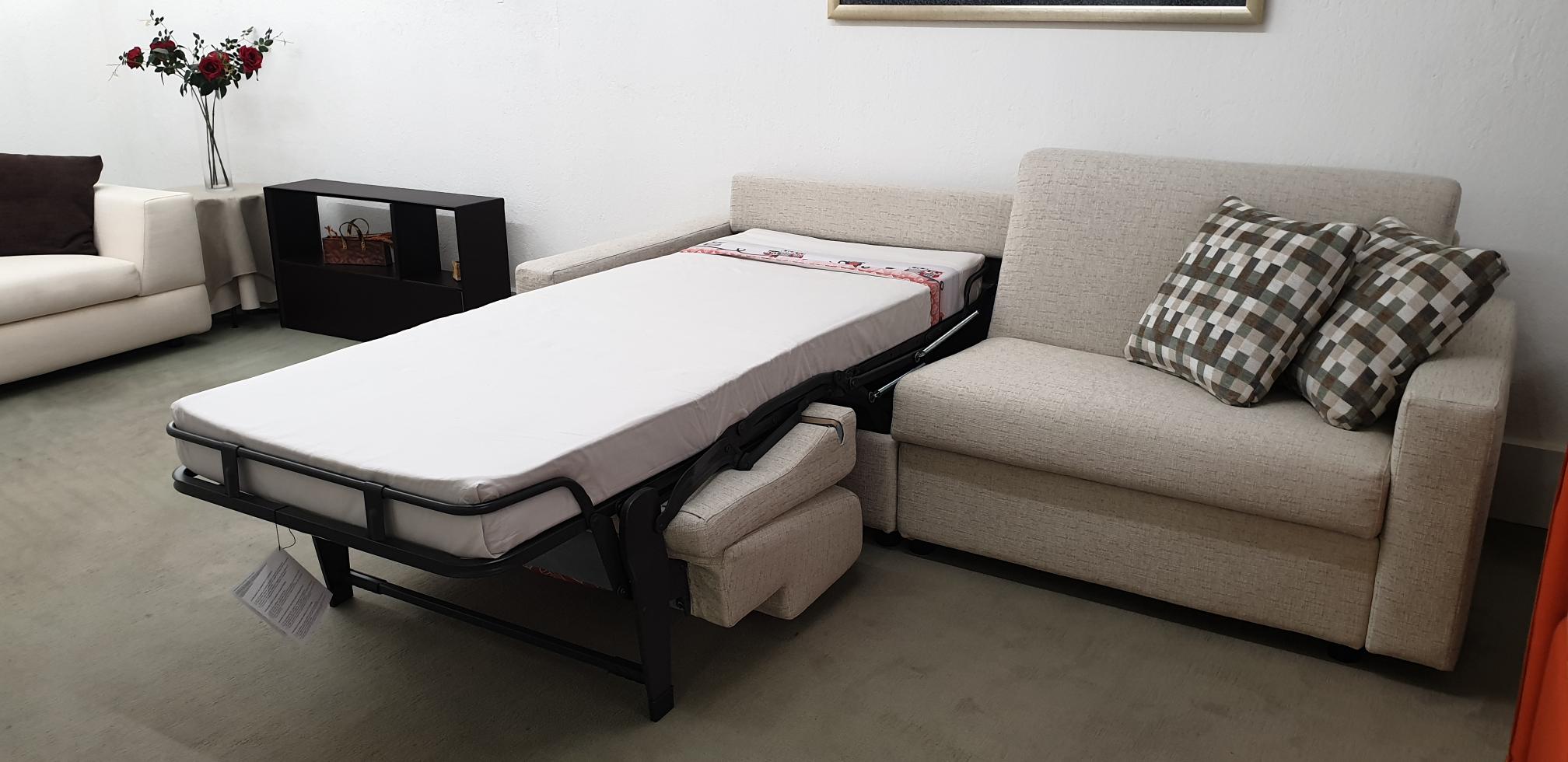divano-letto-aperto-uso-quotidiano